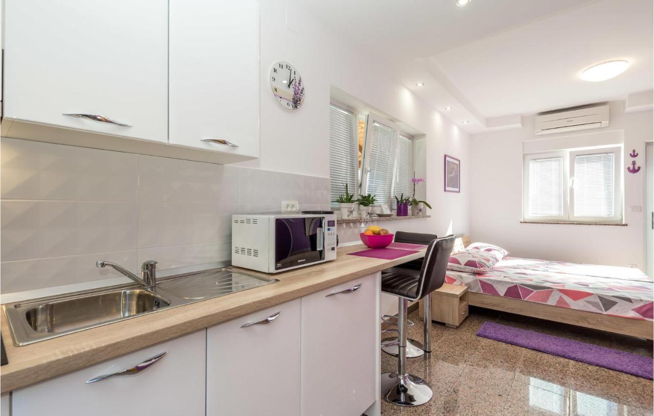 Nice Apartment In Rukavac With Kitchen Exteriör bild