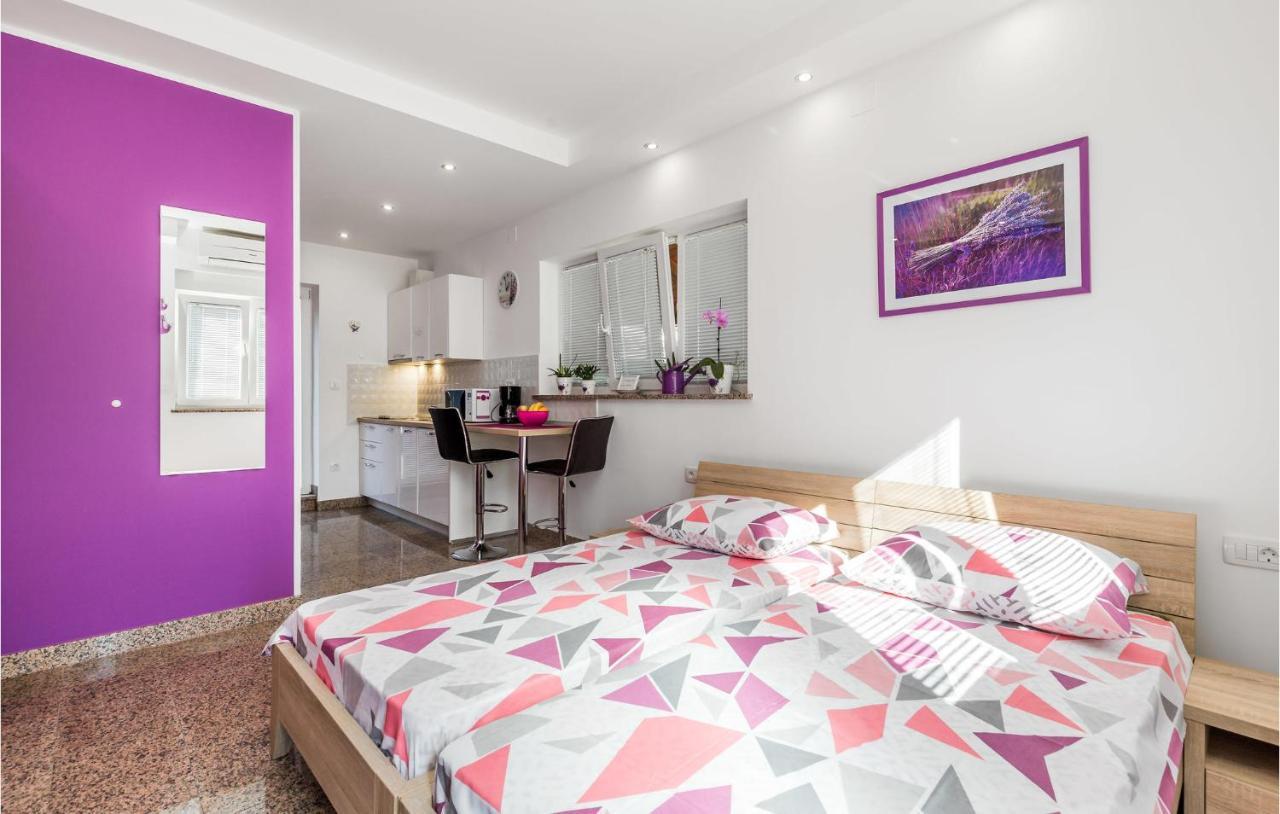 Nice Apartment In Rukavac With Kitchen Exteriör bild