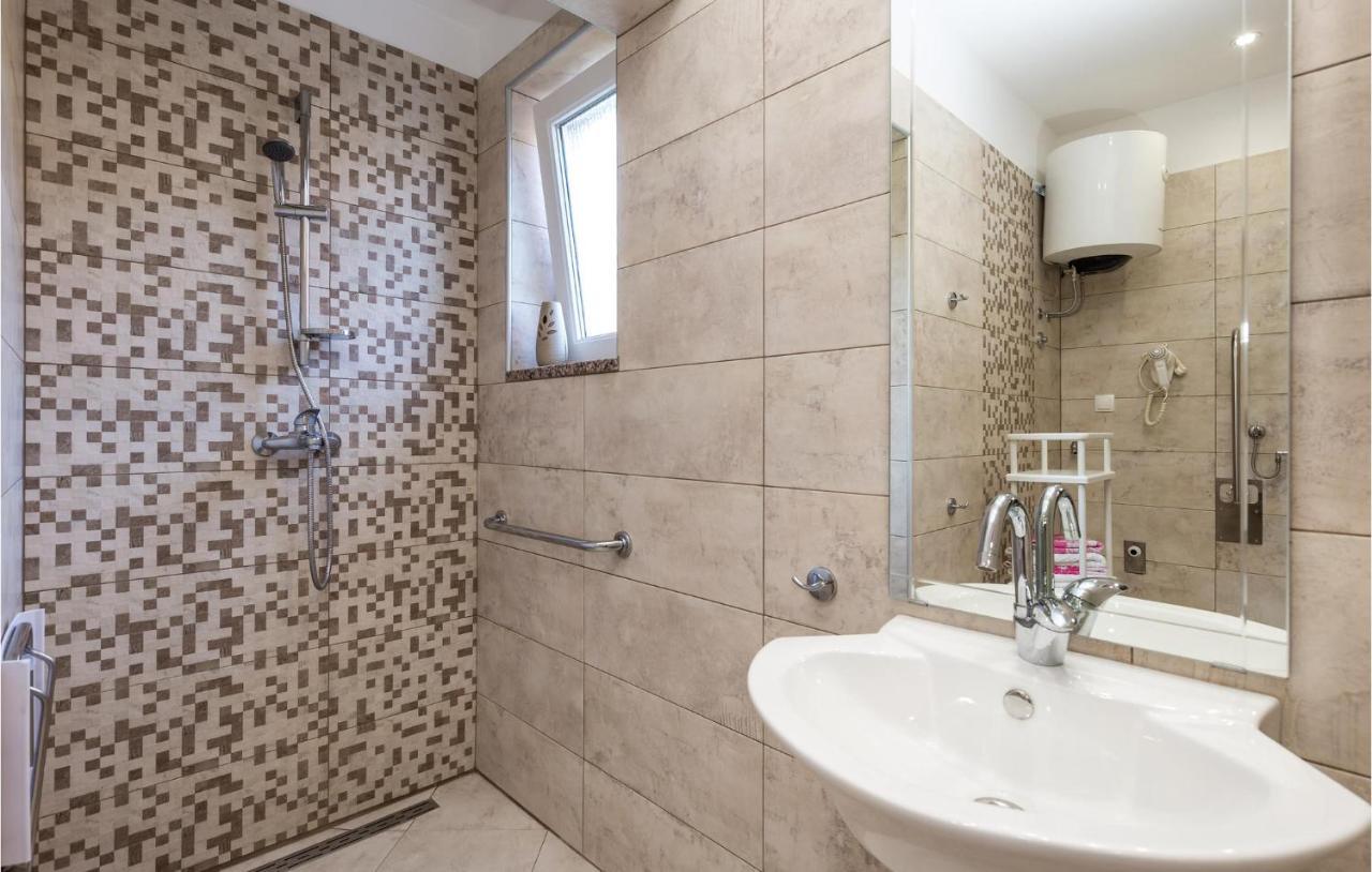 Nice Apartment In Rukavac With Kitchen Exteriör bild