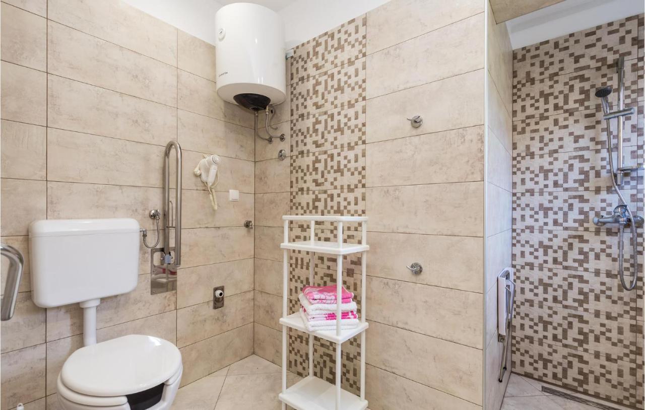 Nice Apartment In Rukavac With Kitchen Exteriör bild