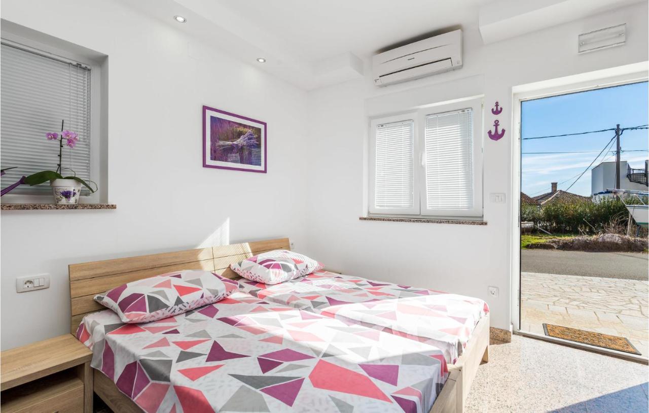 Nice Apartment In Rukavac With Kitchen Exteriör bild